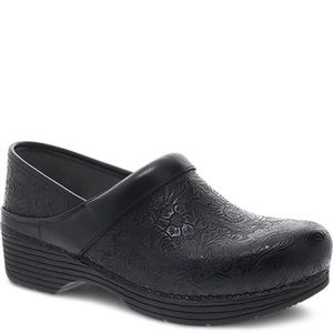 Dansko Black Floral Tooled XP 2.0 Woman’s Clogs Size 39